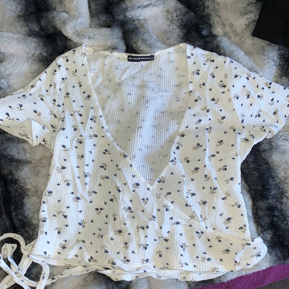 BRANDY MELVILLE WRAP TEE